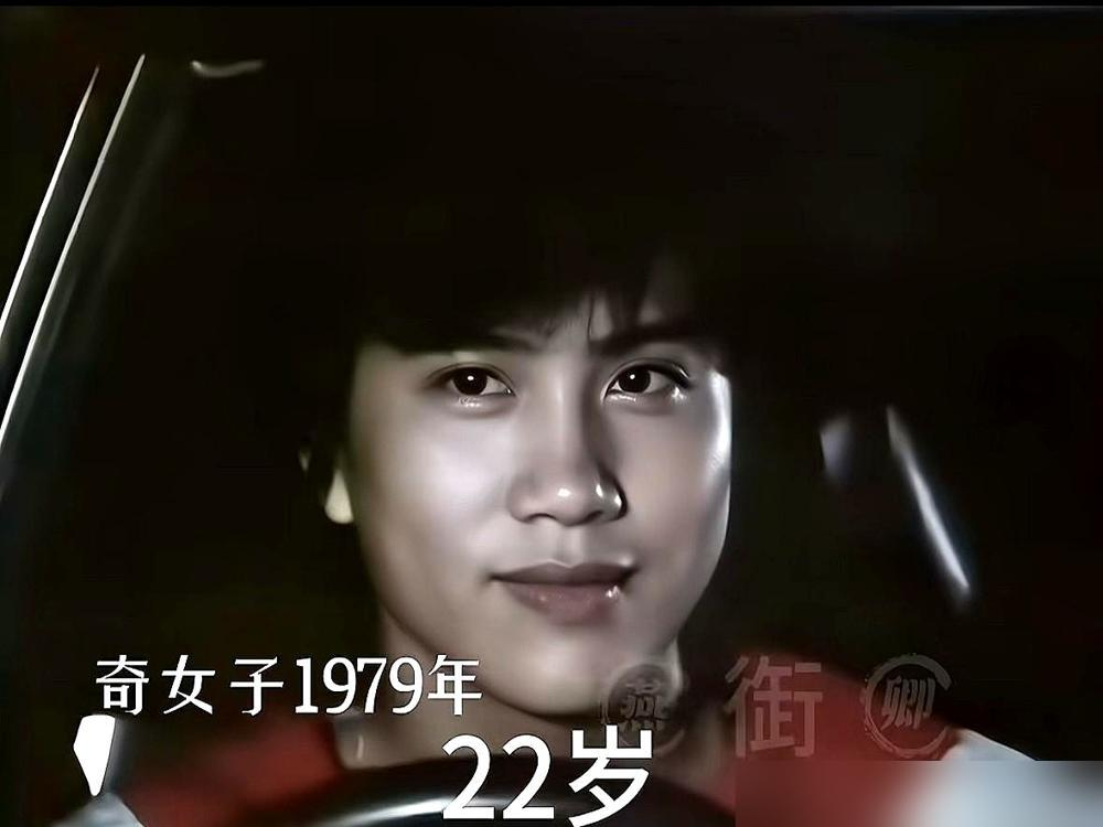 万梓良把桌子拍得震天响，周润发愣是一动不动，只用眼皮抬了一下。王晶后来回忆《江湖情》，说万梓良那个反