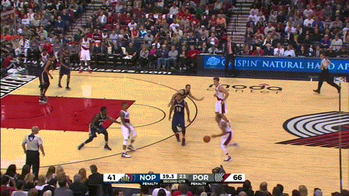 看看CJ是怎么单打霍勒迪的。脚踝终结者训练营​​​