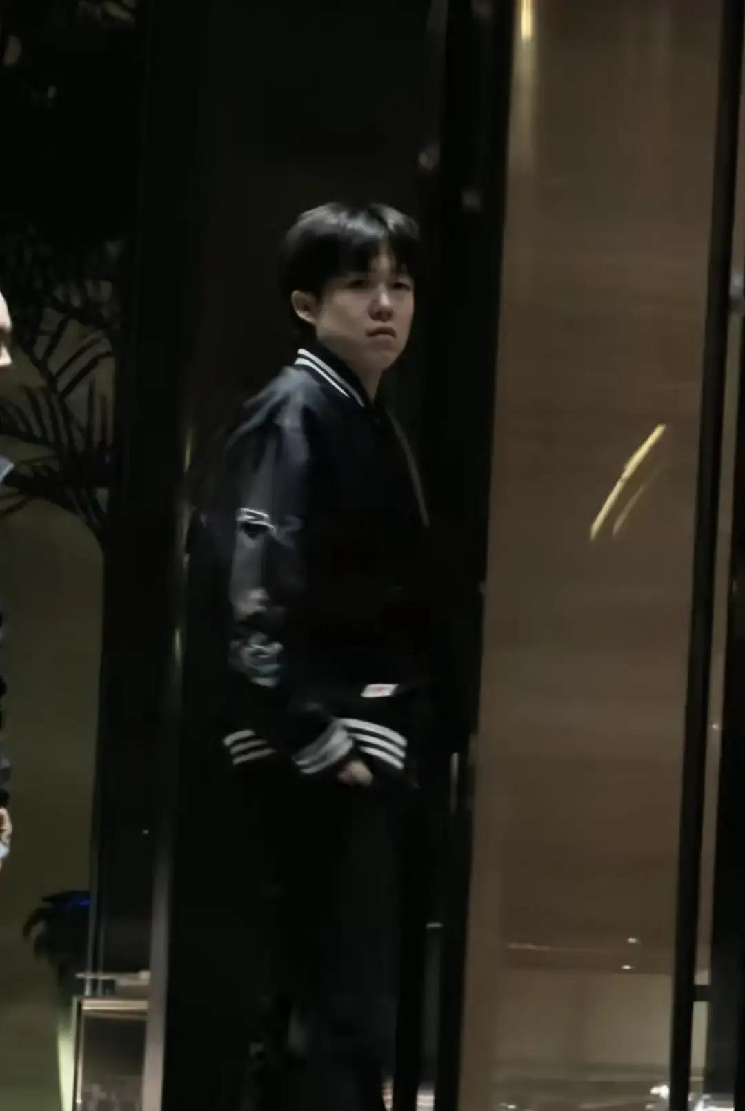 魏桥车队的“大头”，是一台被精密调试过的“心理武器”。对手感觉他的车轮要碾过来