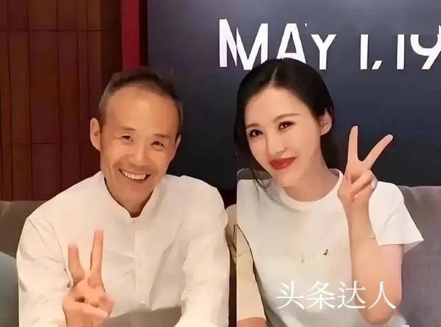 王石田朴珺齐辟谣离婚传闻三度击碎婚变流言1月5号晚上，万科创始人王石专门