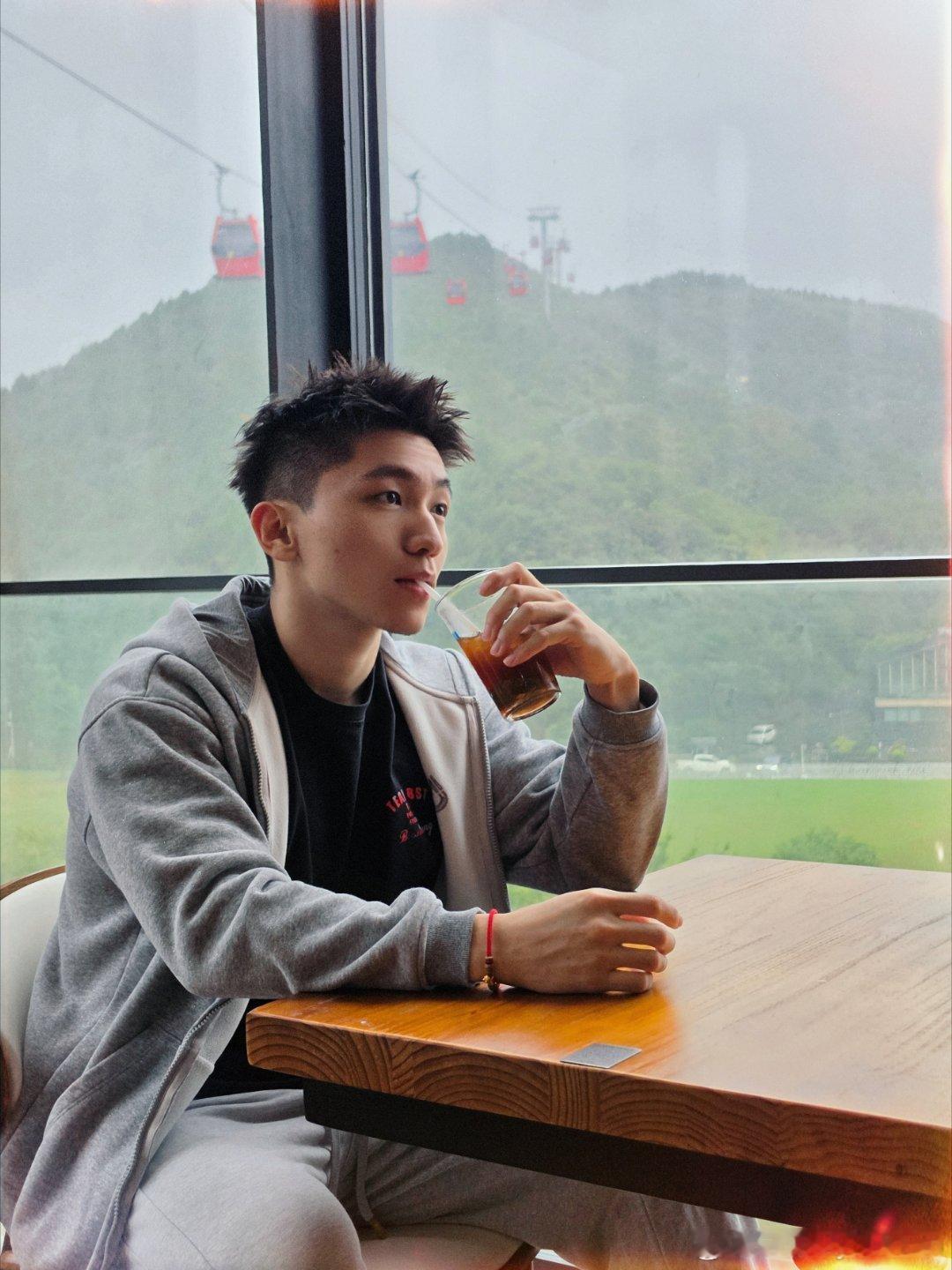 已经把铁铁调教成了摄影师​​​