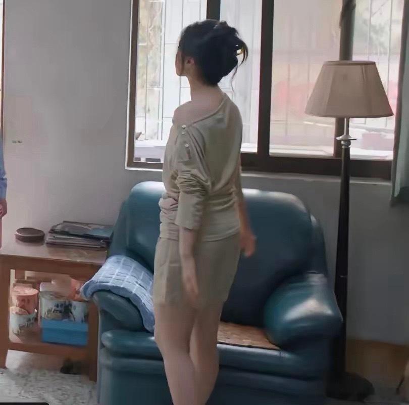 这敦厚的身材居然是张婧仪！她之前说自己为了减肥，疯狂节食，影响了健康。