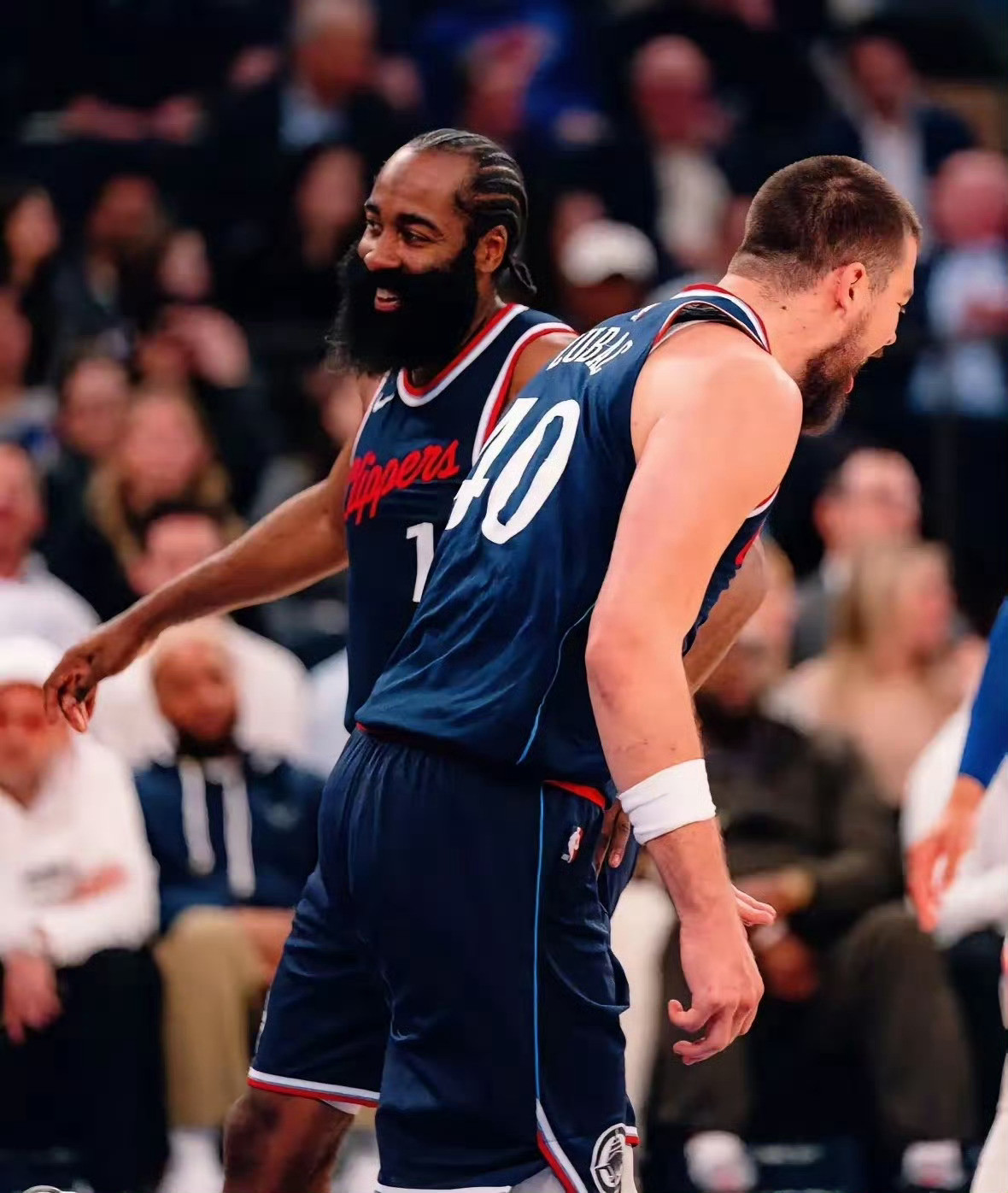 祖巴茨接受了美媒BasketballNetwork的采访：哈登对我帮助非常大。