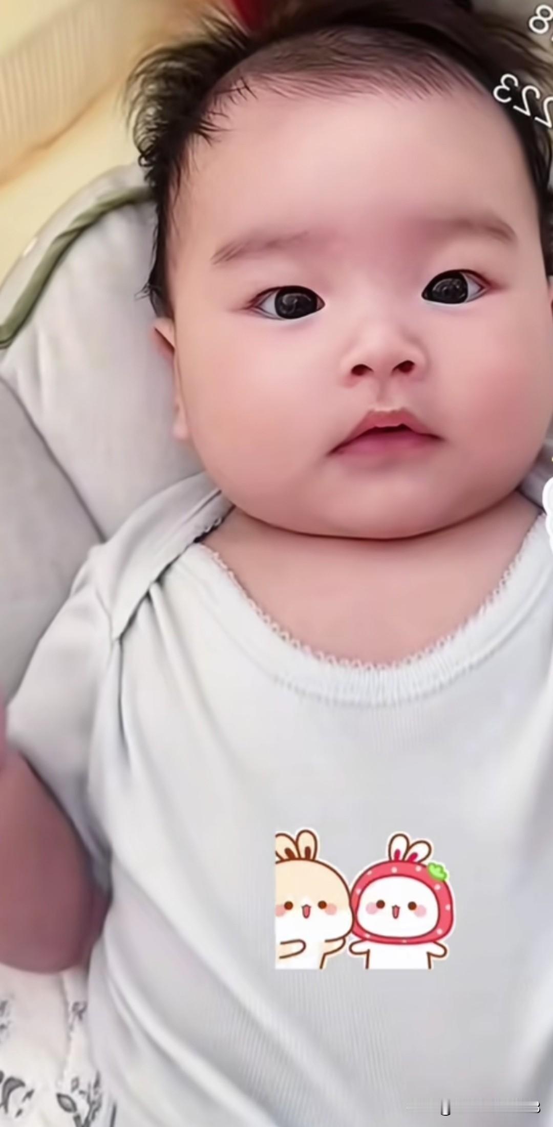 马筱梅的儿子汪吉辰真是一天一个样，刚出生时还是清秀小男生，现在长得白白胖胖，壮壮