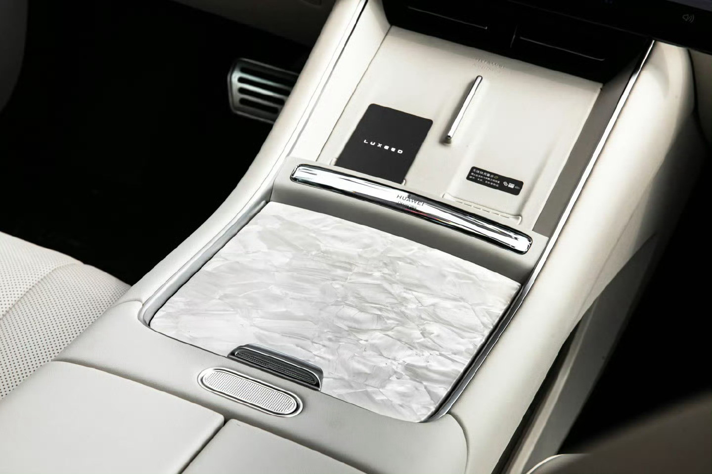 刚关注到智界R7的低风阻纪录，这波技术打磨是真的用心了😌纯电通勤开着是真的省心