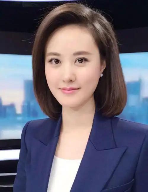 她曾是重庆最美的高考状元，如今当上央视主持人，45岁依然单身  主要信