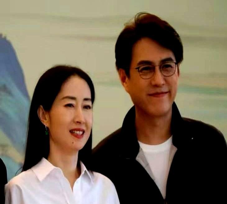 “流量大花”三个字,差点把《伪装者》的大姐换走。2015年,投资方要热度,靳