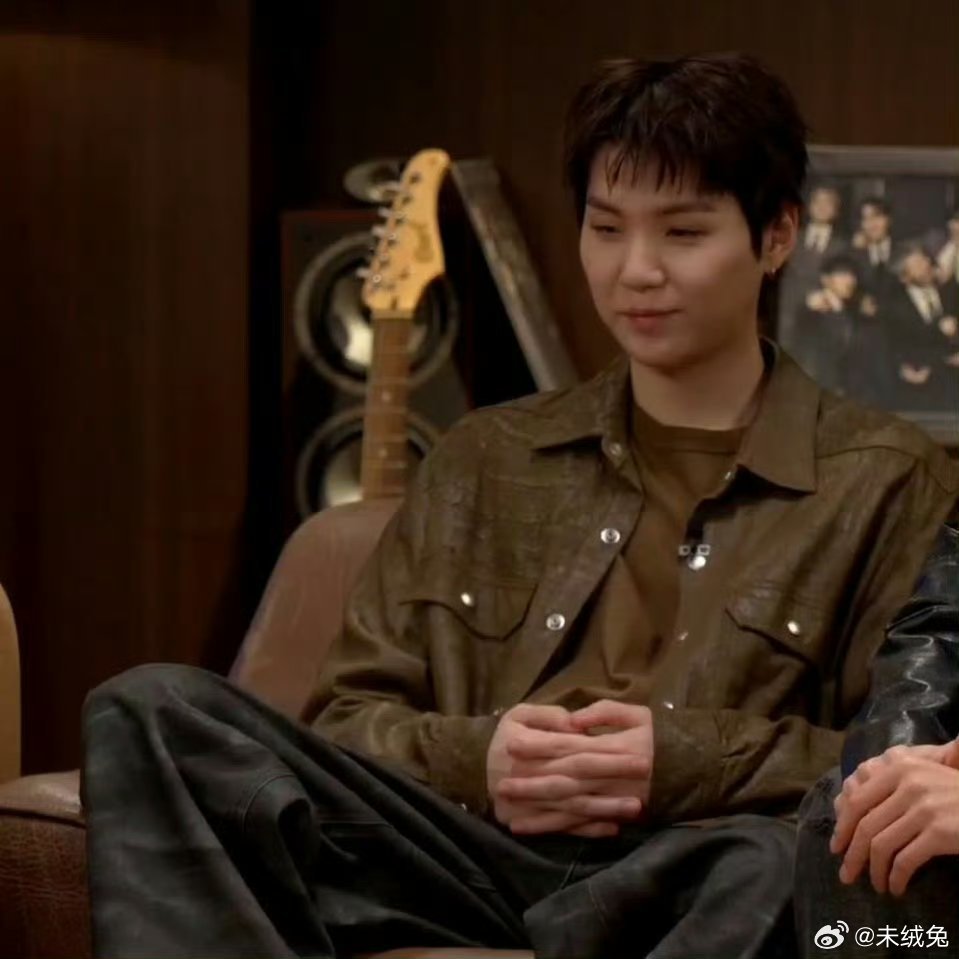 谁给闵玧其剪的发型萌的没边了，更显小了