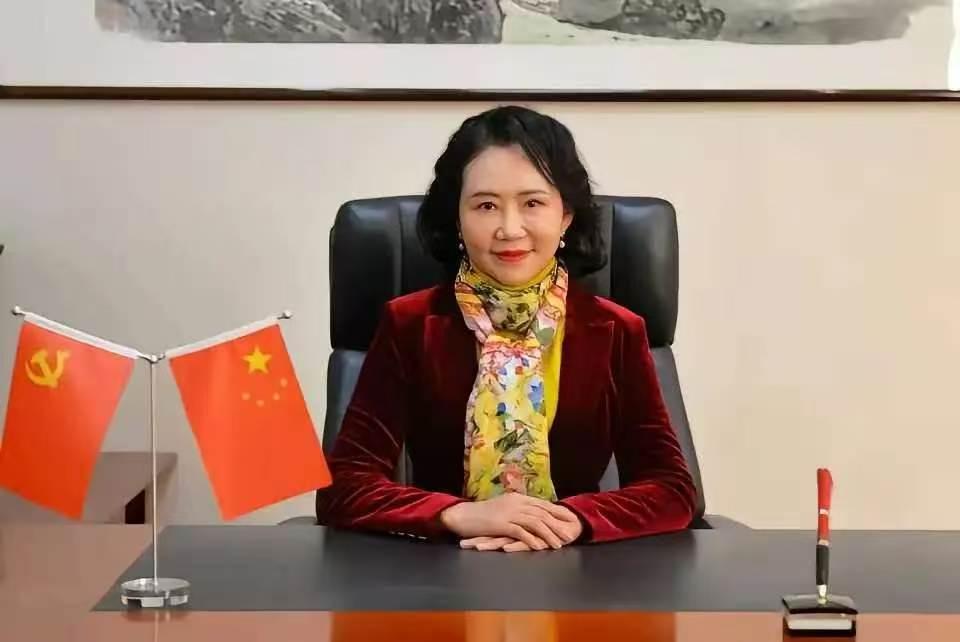 星宇股份这波操作，最坐不住的肯定是周晓萍，A股一天就跌没12.8亿，她身家直接