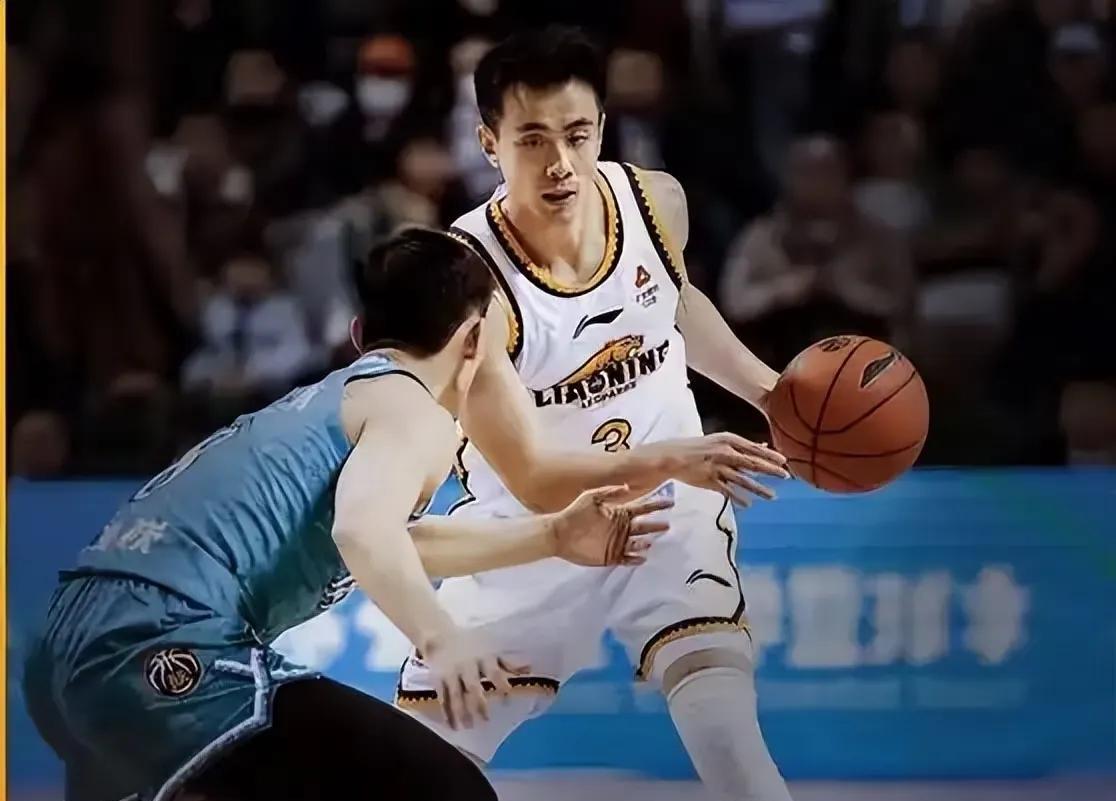 全运会U22男篮激战正酣：赵维伦22分剑指林葳，王俊杰开局低迷，CBA球员失误频