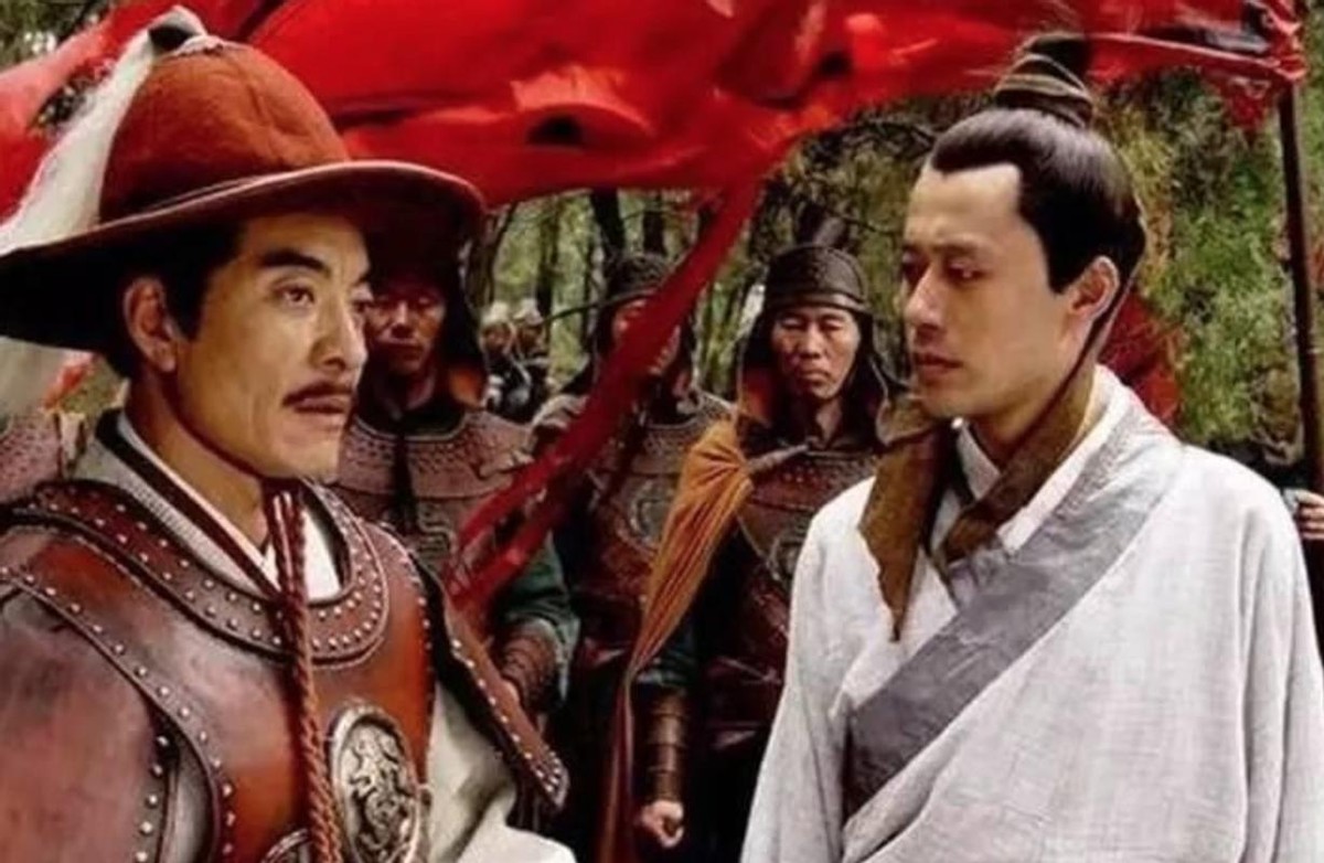 一天，李过进行宫看叔叔李自成，见他睡着了，便乘机搂住窦皇后亲了起来。李自成突然被