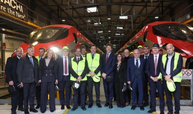 西班牙交通大臣普恩特，先后去了德国西门子铁路工厂、中国国家铁路试验中心，又去了日