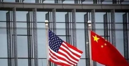 眼下,全世界都在看中美谁先撑不住。现在是中国有货卖不出,急着赚钱,美国是有钱买不
