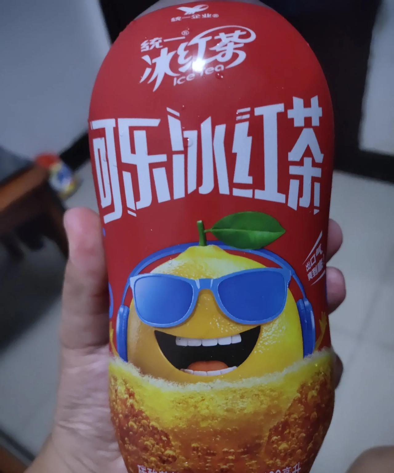 统一大家族迎来了一个新朋友，可乐+冰红茶680毫升，我买了一瓶新品售价4才元，，