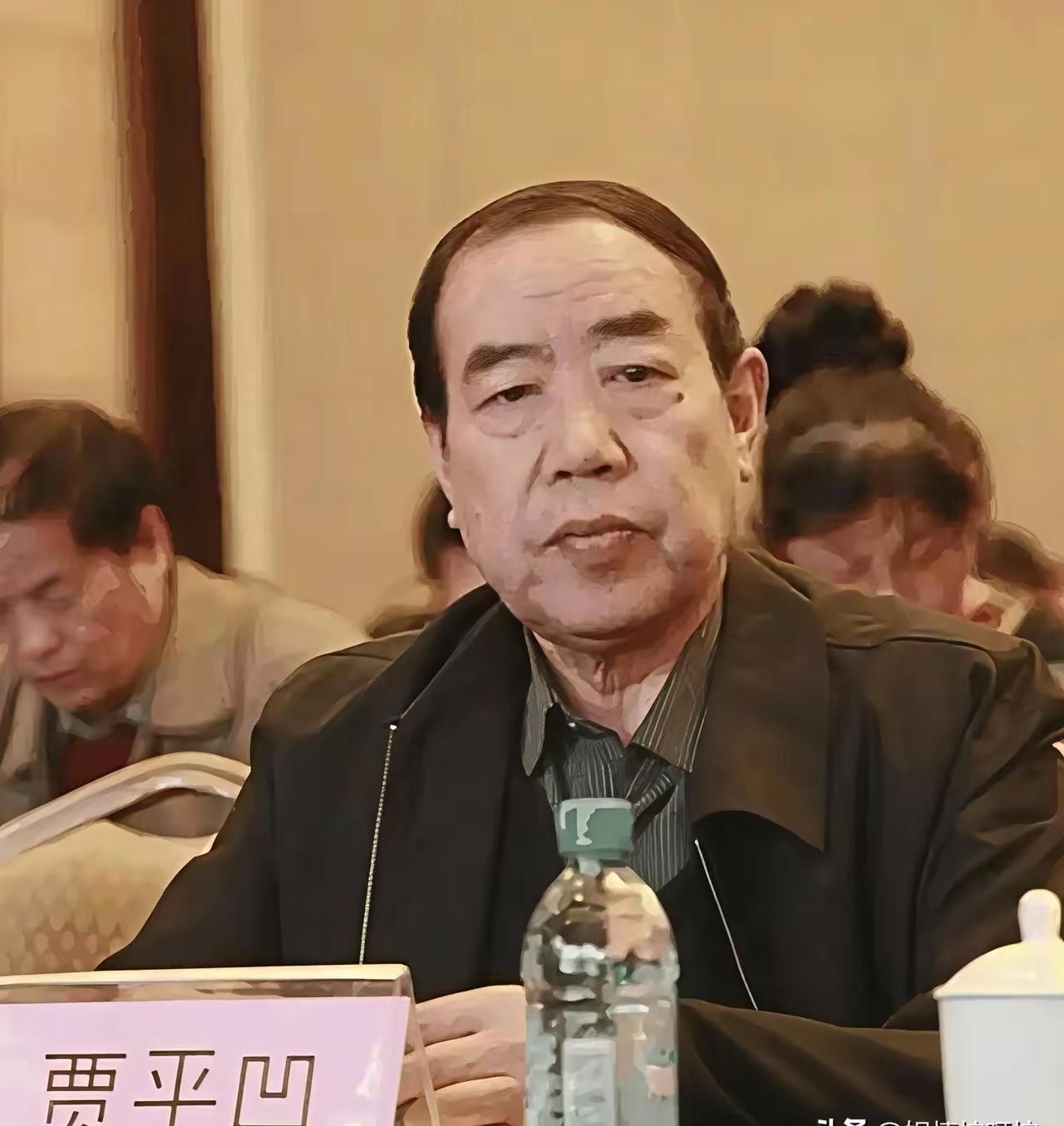 贾平凹估计要害怕了​不因为别的，​就因为贾浅浅被撤销资格这件事，想必贾平凹内