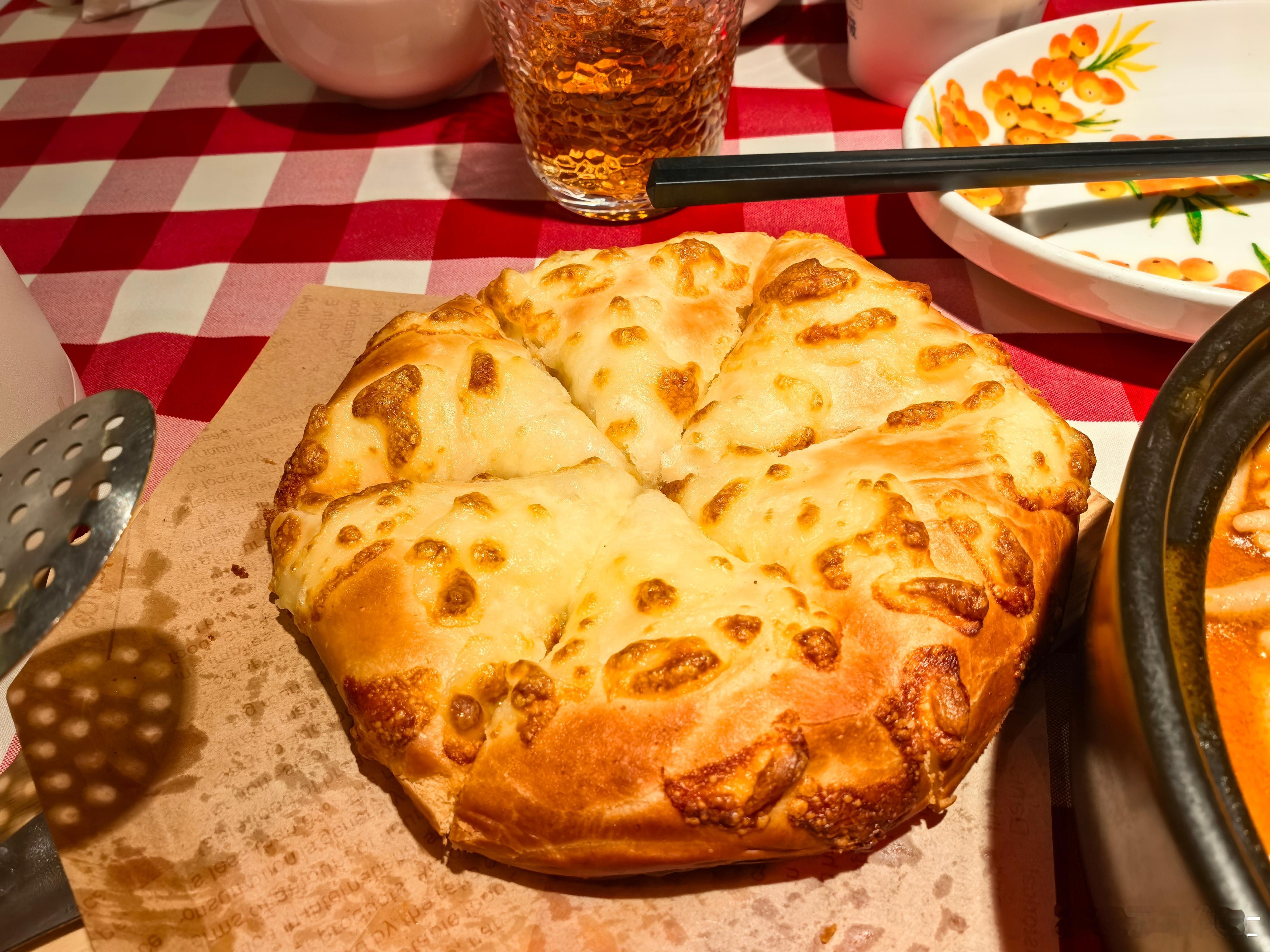 今晚，在西贝西安西部大道荟聚中心店吃了顿饭。我点的菜，朋友买的单。我点了每次必点