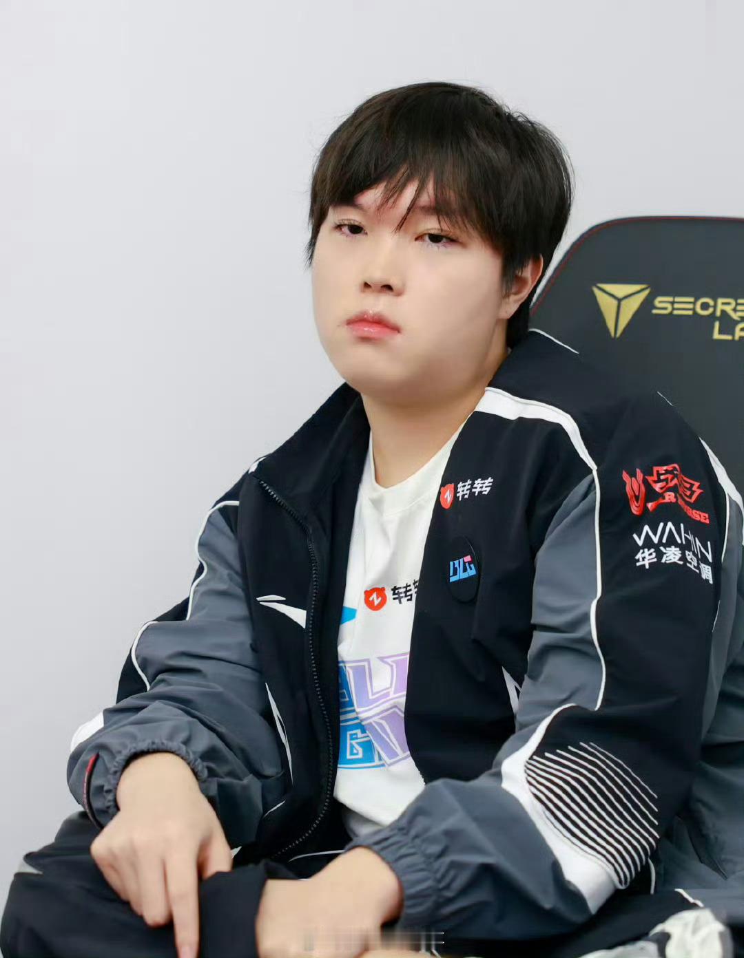 Bin疑似离队哎呦我bin哥真的，太有节目效果了。背起书包就走了是干嘛？离家出走