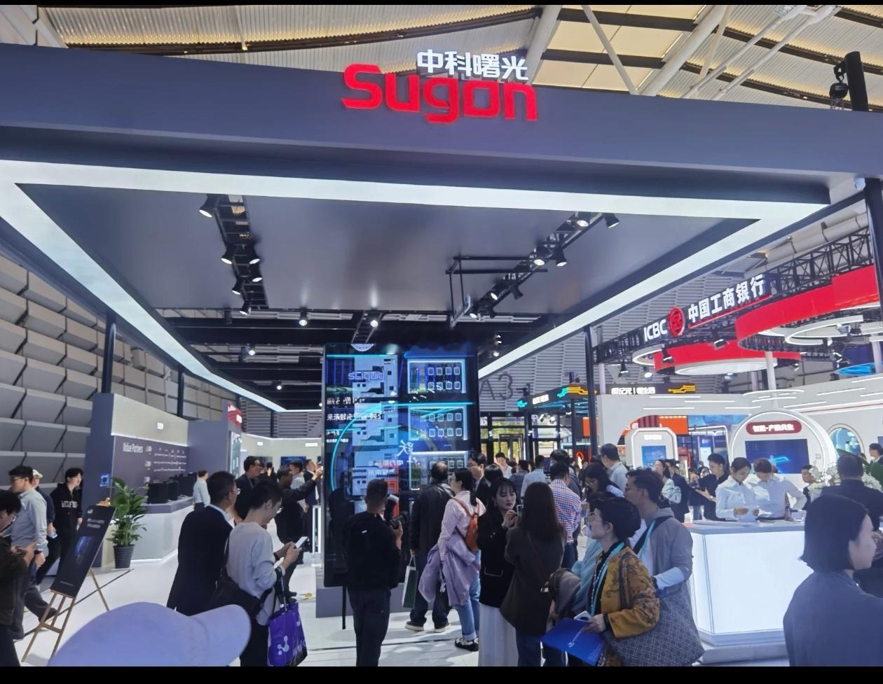 中科曙光：实现产品化供给，打造普惠化高端算力基础设施。2025年11月，中科曙光