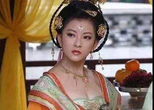 根据一些史书记载，宋高宗赵构的母亲韦贤妃的确与金朝大将完颜宗贤生了两个孩子。赵构