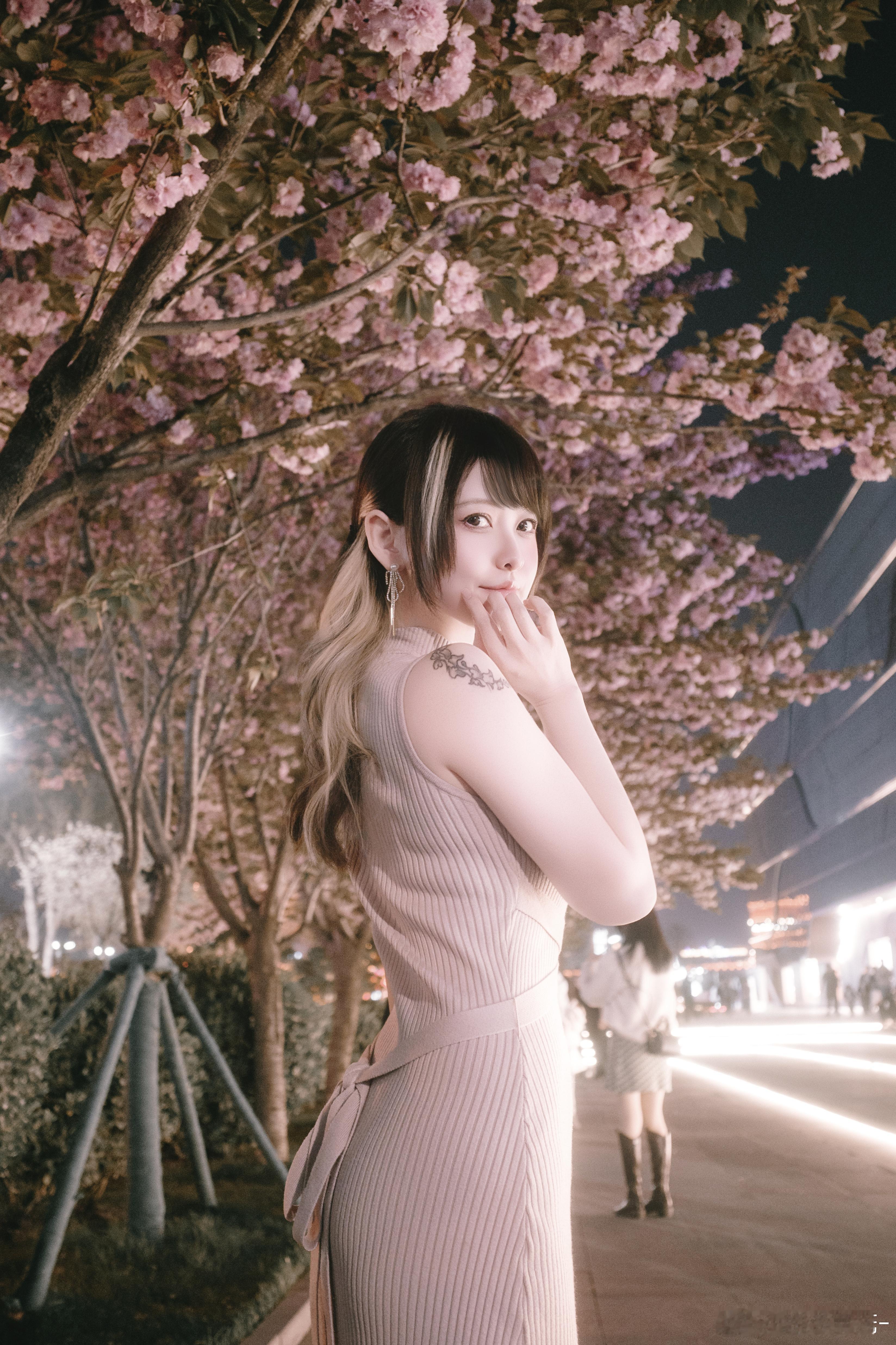 也是让我蹭上樱花的尾巴了