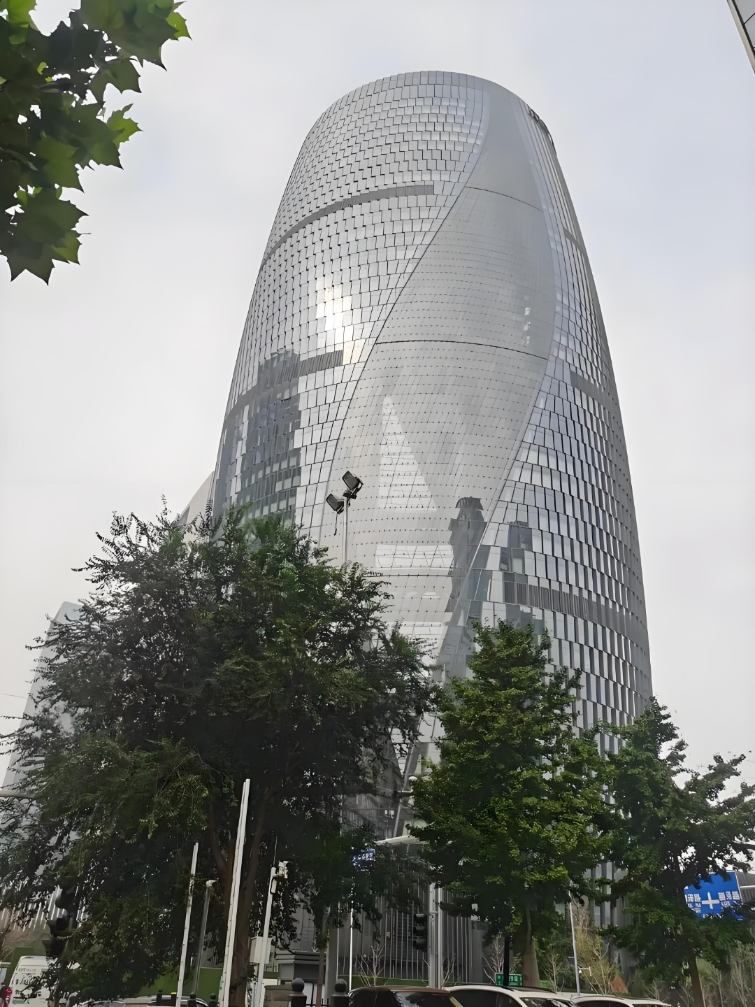 “华为撤了”本身就是误读，但赛力斯接下来的路确实不好走。表面看，赛力斯拿回了问界的产品、营销、渠道主