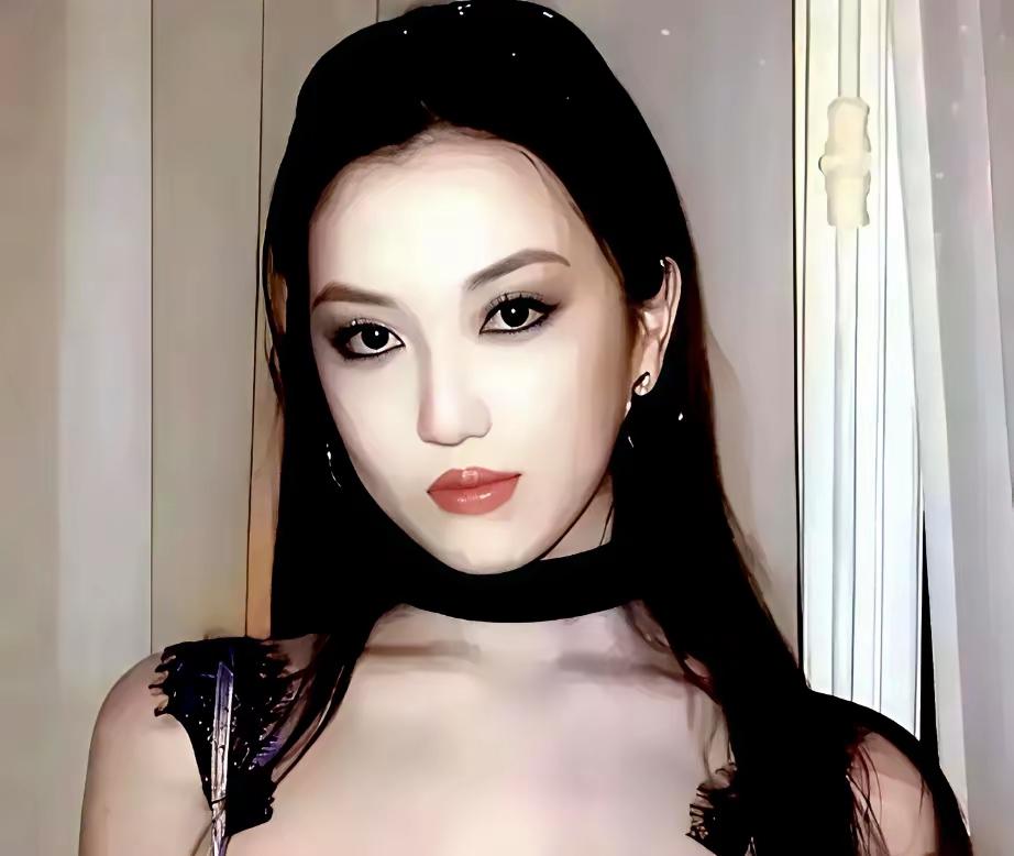 李亚鹏欠了4000万,债主天天催,他自己躲在屋里对着录音机说“跪求借款”的视频,