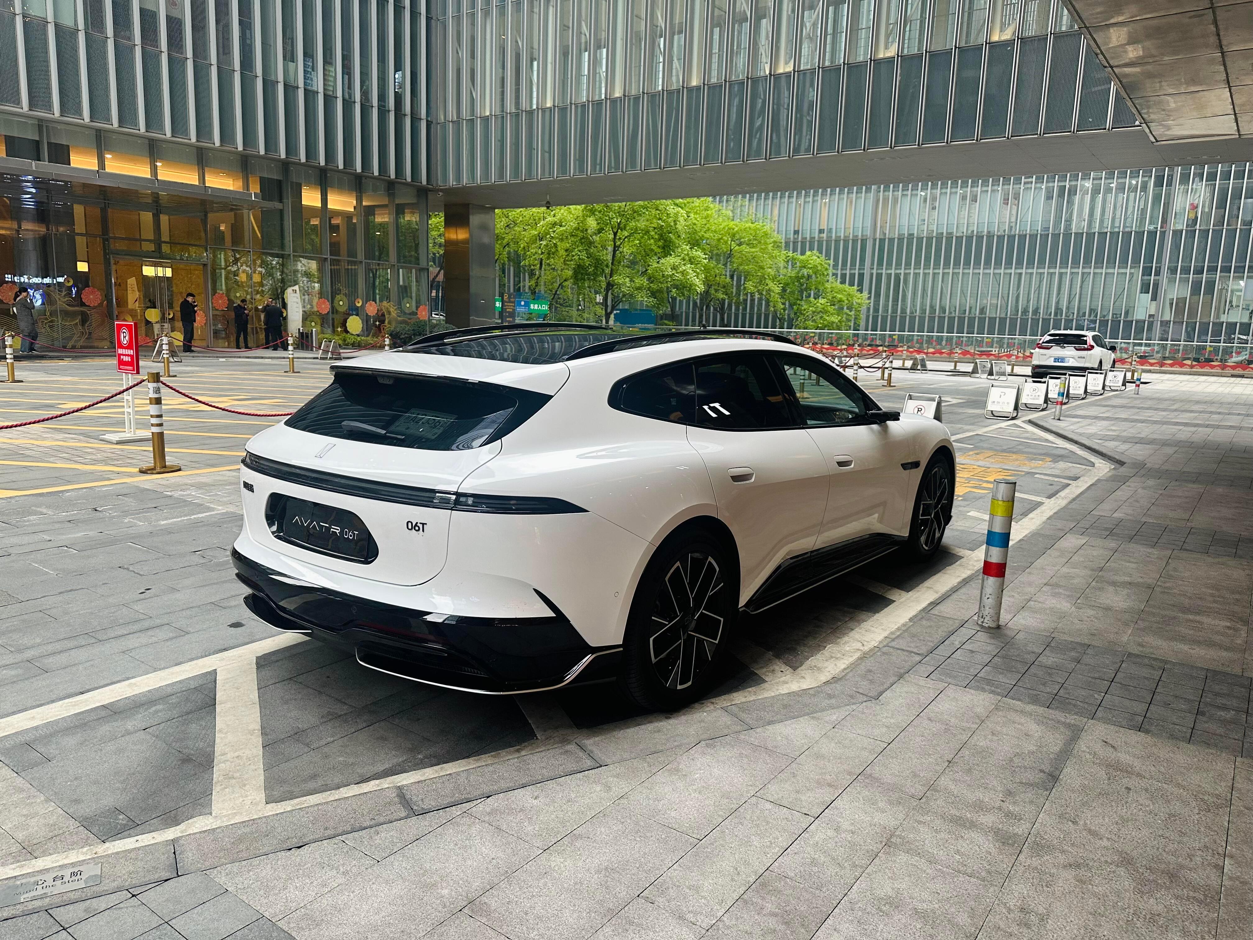 网友拍到的阿维塔06T实车大家感受一下新车