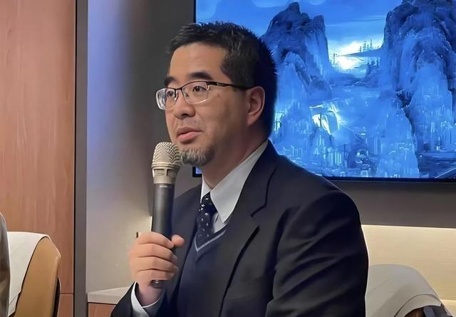 萧旭岑被辞了，出来说的第一句话是“马英九对我恩重如山“，第二句是“任何版本我都不