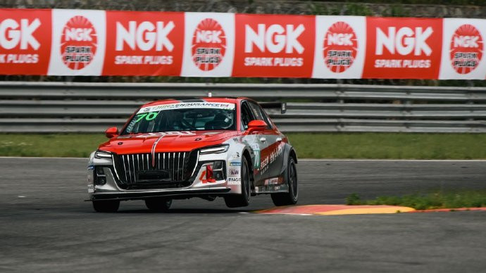 没见过实车，但红旗H5真的长在审美点上！颜值在线气场拉满，妥妥的国货轿车天花板。