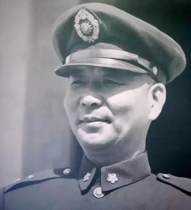 1948年9月的南京国防部会议上，白崇禧对着陈诚怒吼：＂胡琏只知打滑头仗