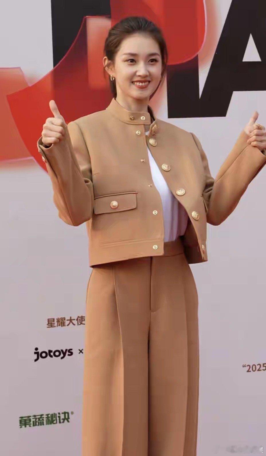 横店这一夜，珠圆玉润的短剧女神郭宇欣，秒了内娱一堆“排骨精”​​​