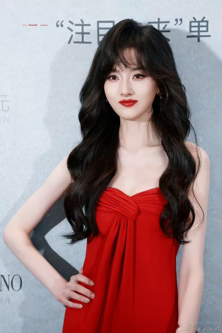 宋祖儿好精致的一朵🌹～