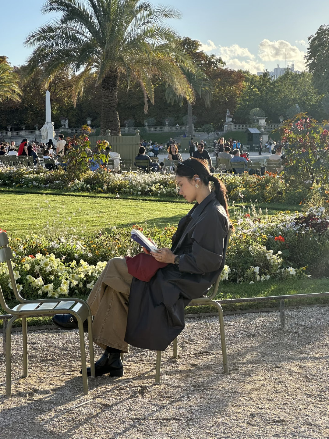 #巴黎公园偶遇张婧仪看书#我的文艺女神，和阳光☀️绝配​