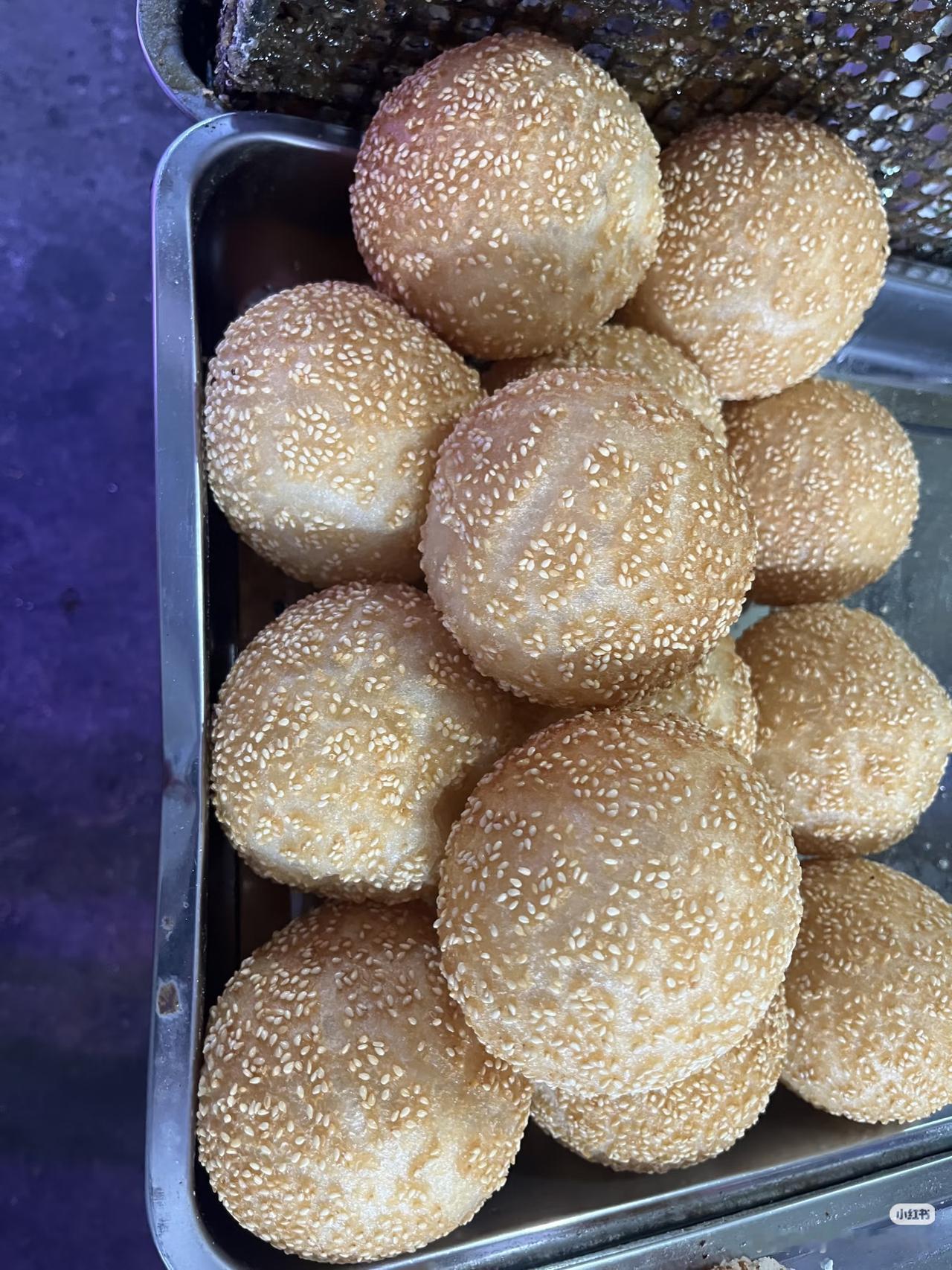 退休教师补课是否违规，说法不一。有观点认为在我国，退休教师课外辅导算违规。退居二