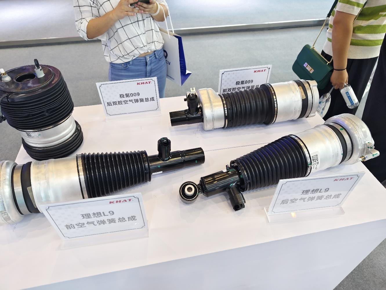 对了，第一批大规模量产的国产空气悬挂，到现在也有4年了你们听说过有大规模爆出