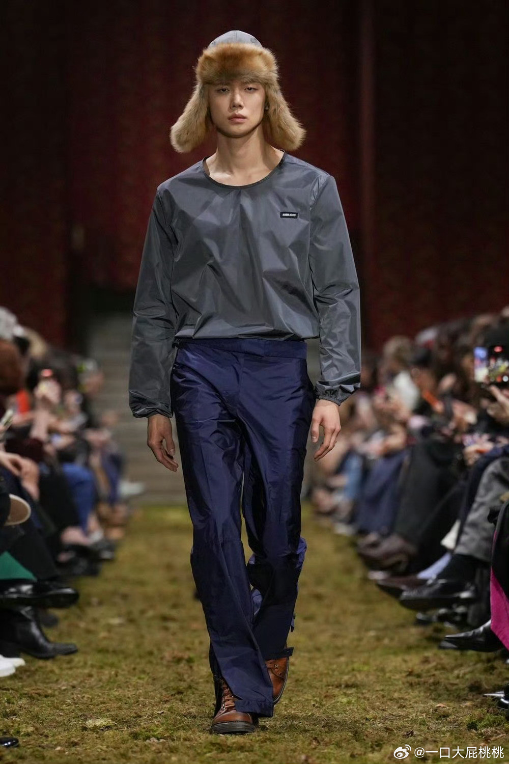 崔然竣为miumiu2026秋冬系列时装秀走秀miumiu巴黎时装秀巴黎时装周