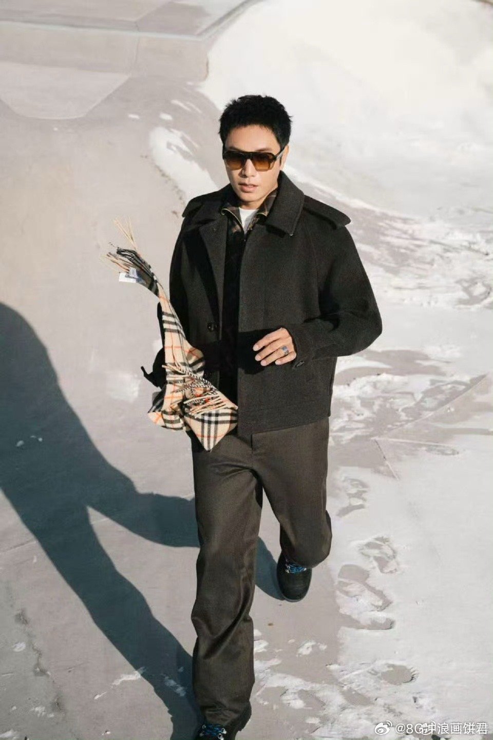 陈坤头发长回来了发丝是男人的第二张脸。陈坤用光头展现决绝，用寸头诠释不羁，两种