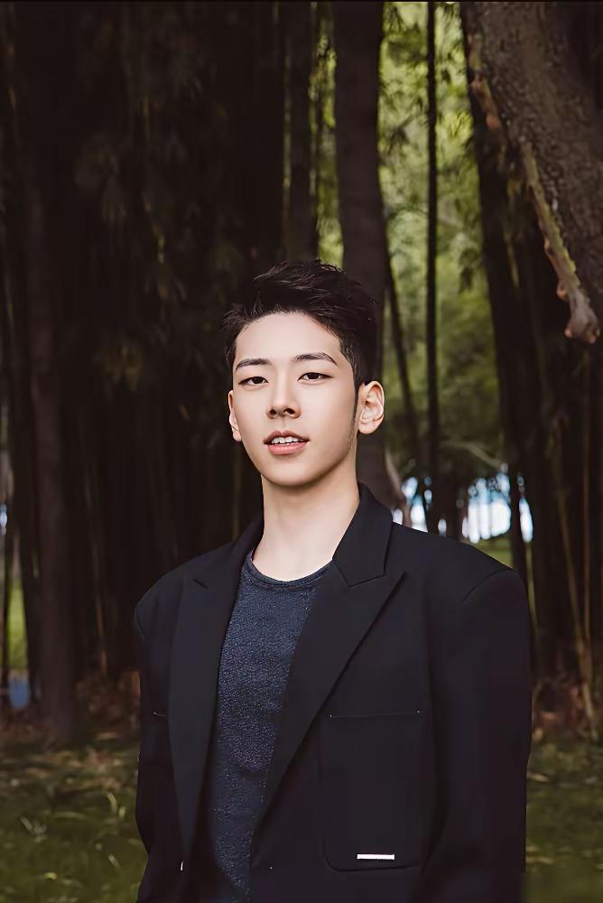 13年后再看《爸爸去哪儿》的两个男孩，突然懂了什么叫“基因里的胜负手”。林