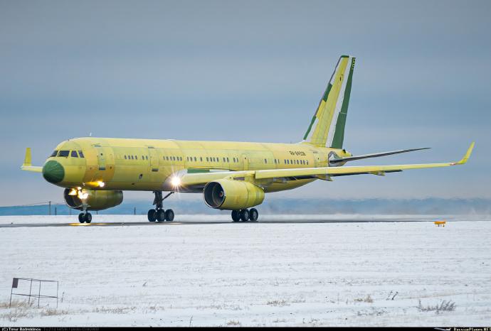 首架“完全采用国产部件制造”的最新型Ту-214飞机于25年12月16日完成首飞