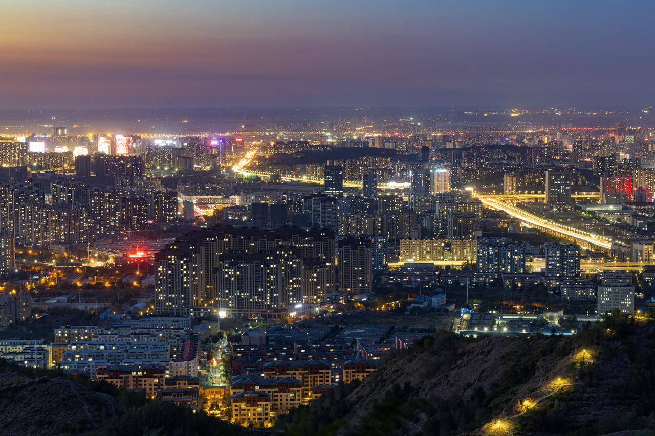 乌鲁木齐的夜景是不是也蛮漂亮乌鲁木齐新疆街景新疆城市夜景