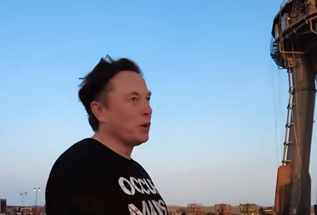 近日，马斯克接受采访时称：很多人说话都有言外之意，而我听不太懂，吃了很多亏。这点