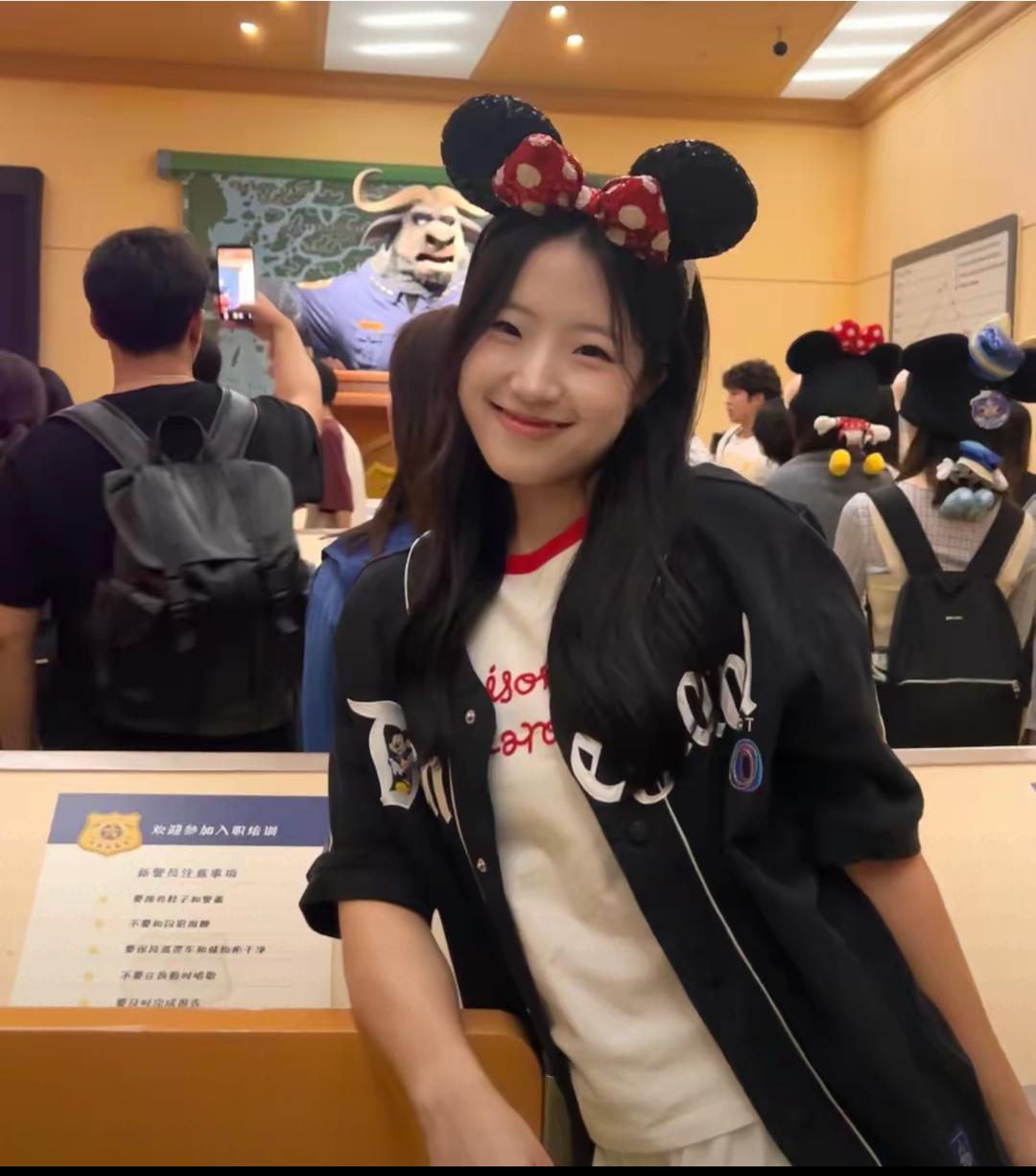 申裕斌参加完世乒团体赛后，休假来上海旅行拍的照片太美了，她去了很多景点，把每个景