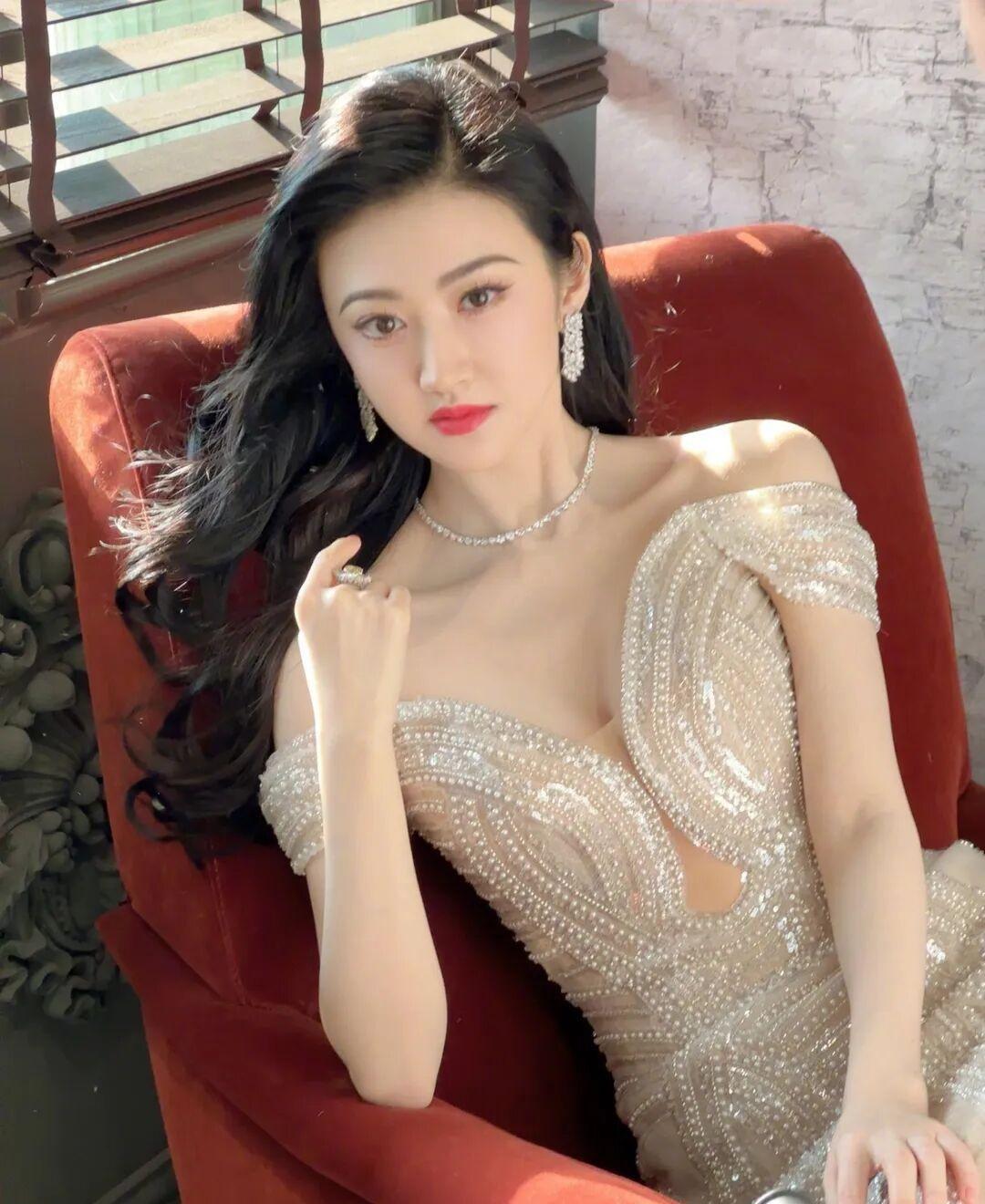 景甜性感写真流出，真是人如其名[赞][赞]娱乐
