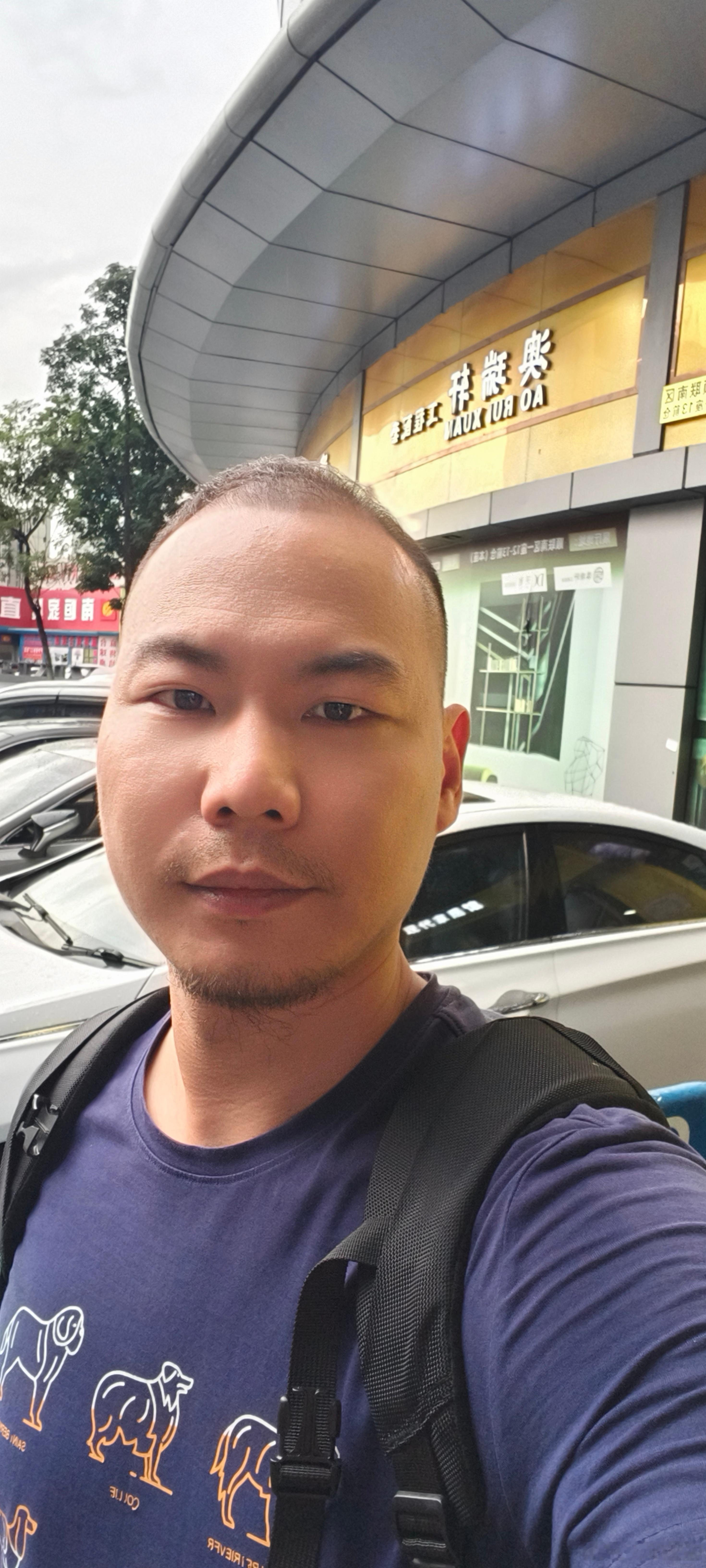 走到哪都有小姐姐说你好面熟，微信一加原来下过单了[捂脸哭][捂脸哭][捂脸哭]两步就有