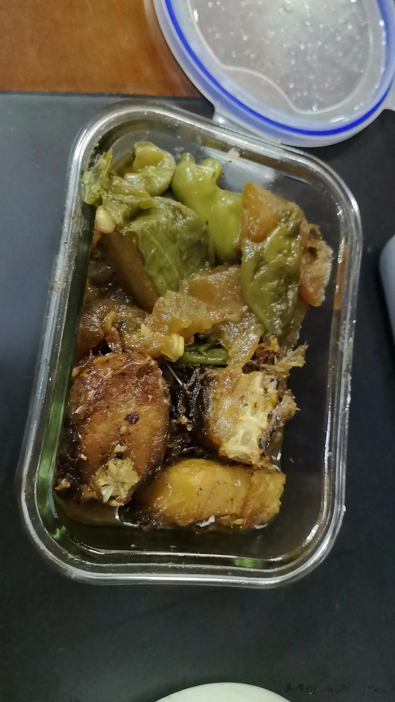昨天下班真是惊魂一刻，不过都说我憨人有憨福那真是一点不假昨天下班回到小区单
