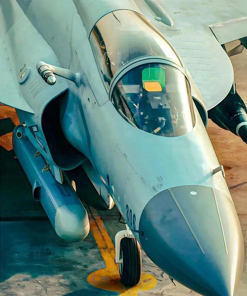 巨大突破！JF-17Black3“枭龙”战机迎来新的大订单。感谢印度三哥前几天
