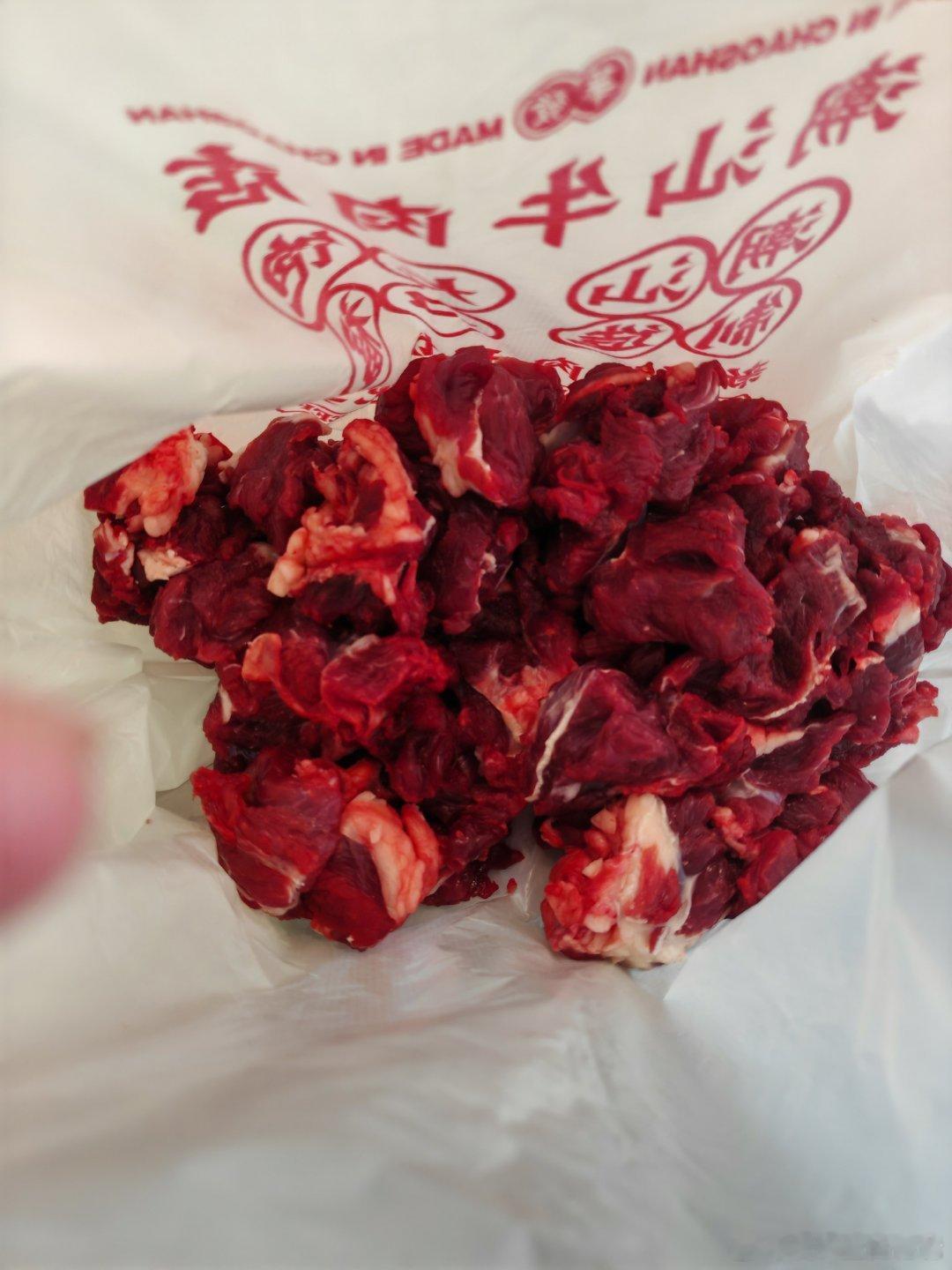 每周都会买点牛肉，38一斤。现在不做卤肉了，太油腻。