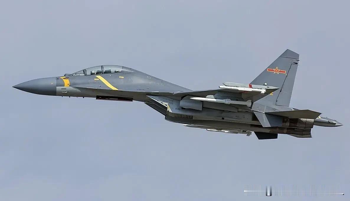 中国PL-16导弹参数曝光，射程300公里！很多人以为，美军F-22、F-35的