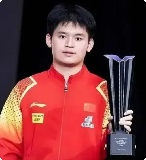 林诗栋是国乒有史以来最可怜也是最惨的世一！以前马龙有二王一马带着走，而樊振东