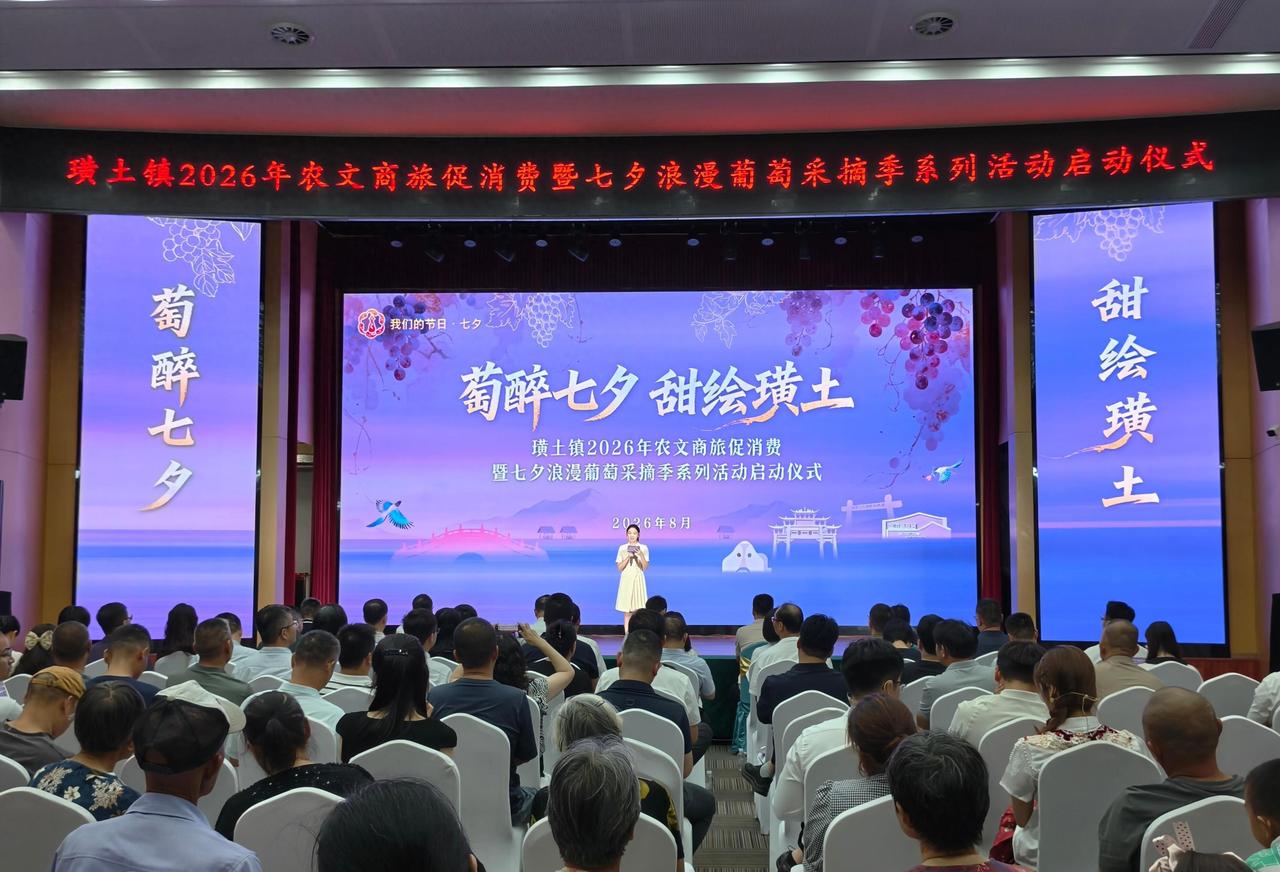 最近江苏有个小镇火了，一周涌进4万人，停车场里挂满了苏B、苏E、浙F的车牌。不是